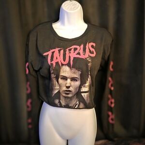 Eye Candy Taurus Graphic Crop Top - Black and Pink